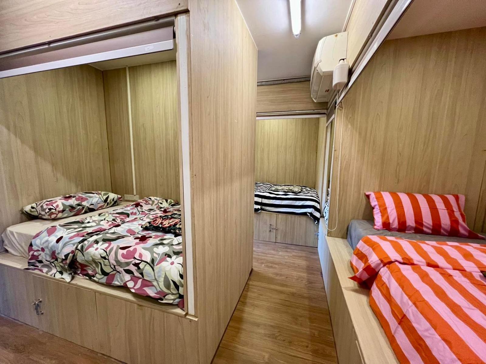 Comfy Crib Hostel 2 กรุงเทพมหานคร ภายนอก รูปภาพ