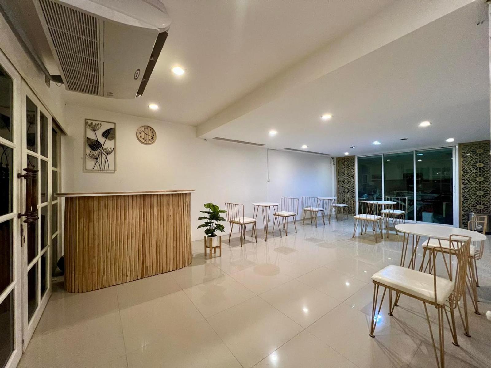 Comfy Crib Hostel 2 กรุงเทพมหานคร ภายนอก รูปภาพ