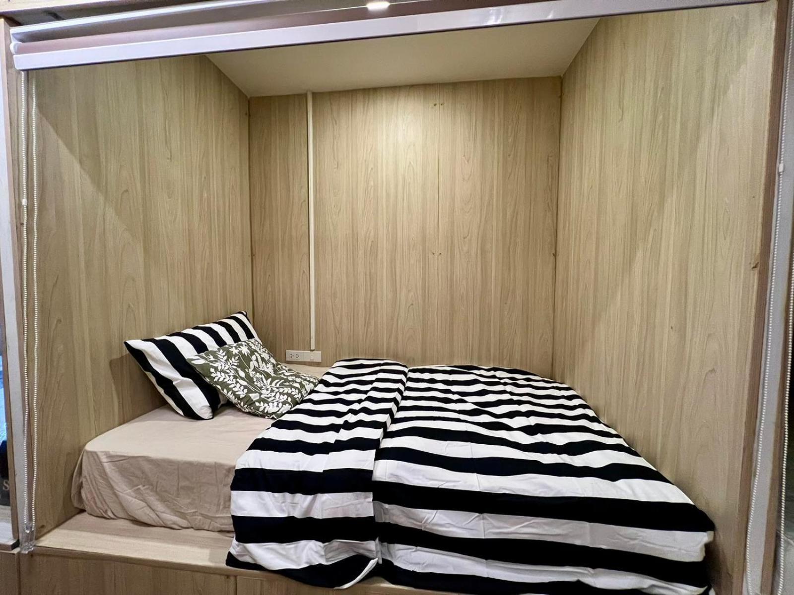Comfy Crib Hostel 2 กรุงเทพมหานคร ภายนอก รูปภาพ
