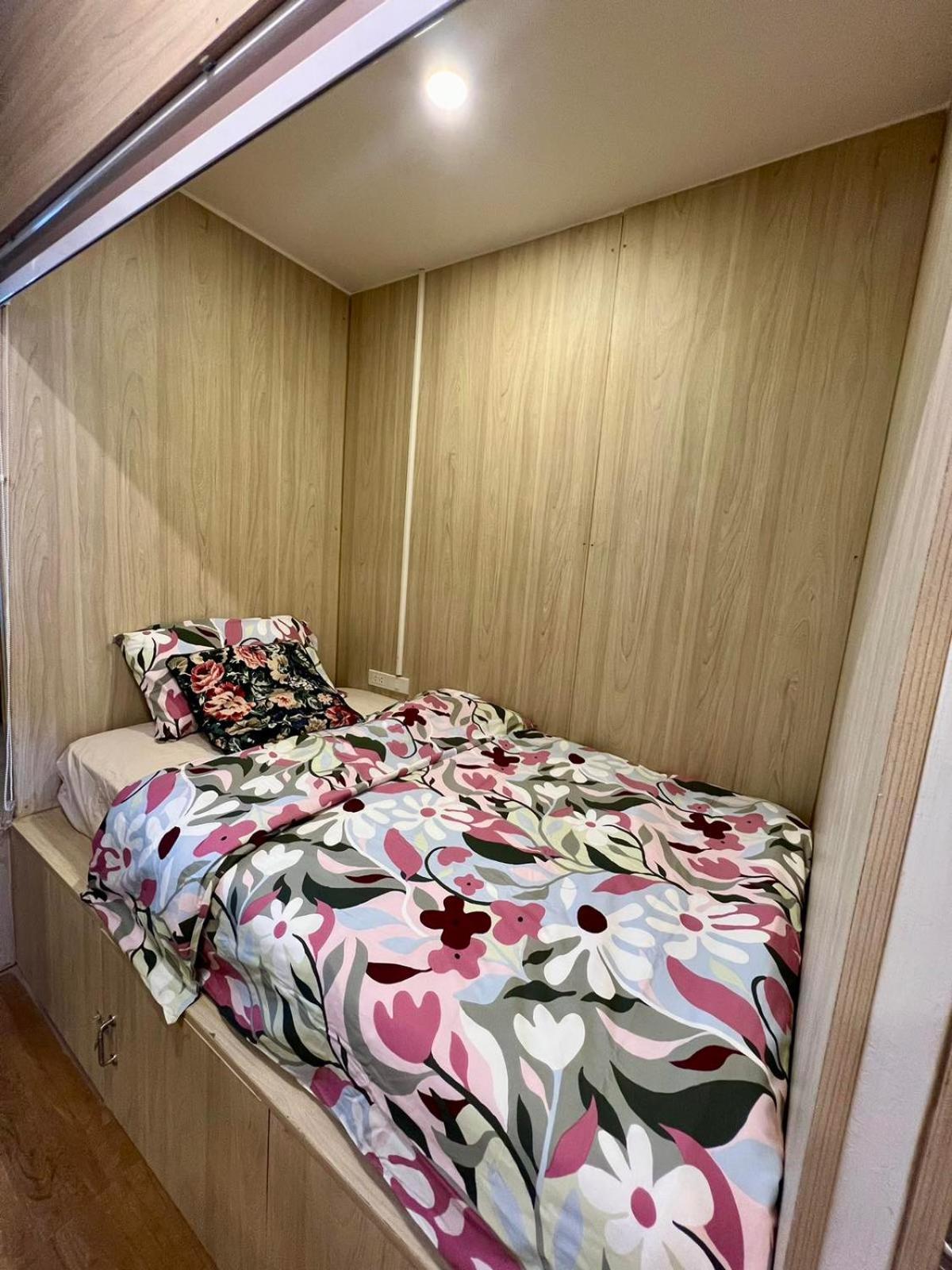 Comfy Crib Hostel 2 กรุงเทพมหานคร ภายนอก รูปภาพ