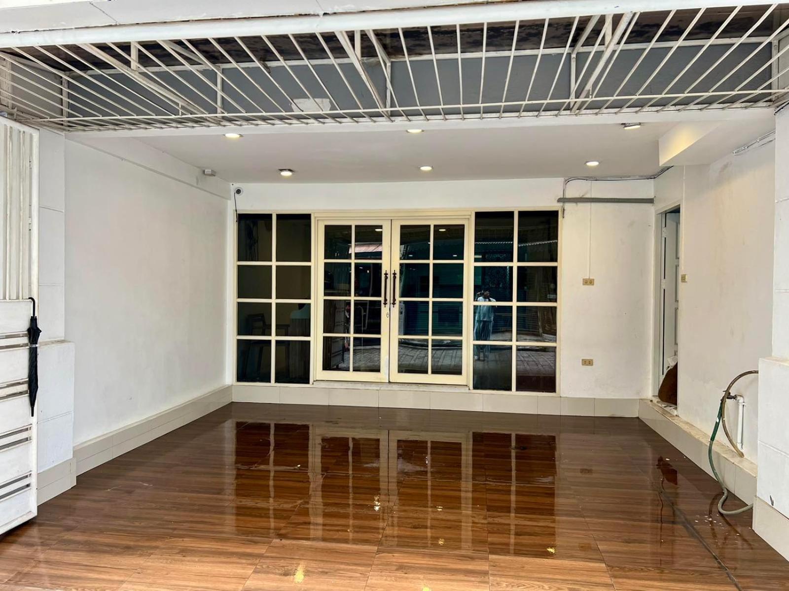 Comfy Crib Hostel 2 กรุงเทพมหานคร ภายนอก รูปภาพ