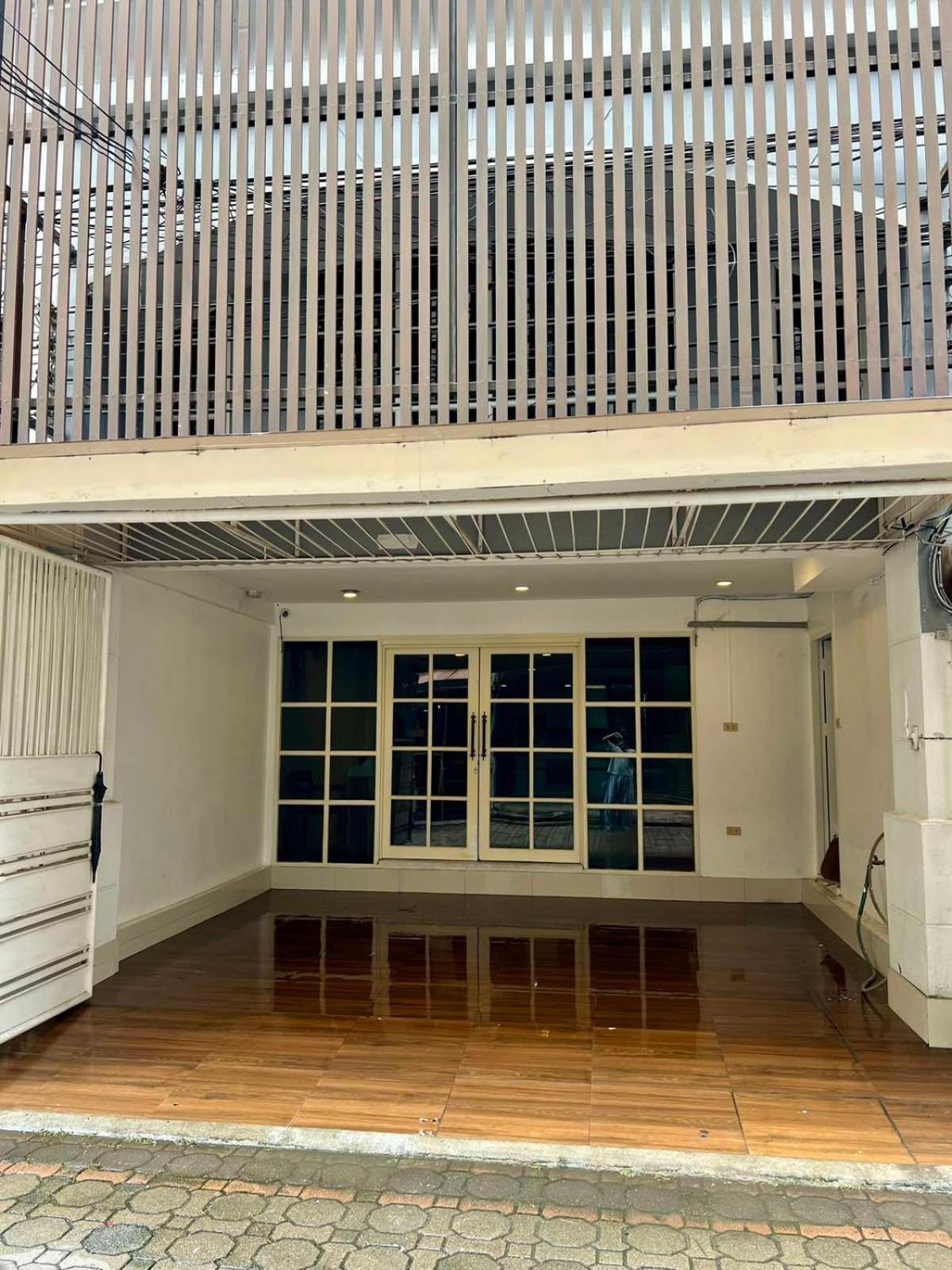 Comfy Crib Hostel 2 กรุงเทพมหานคร ภายนอก รูปภาพ
